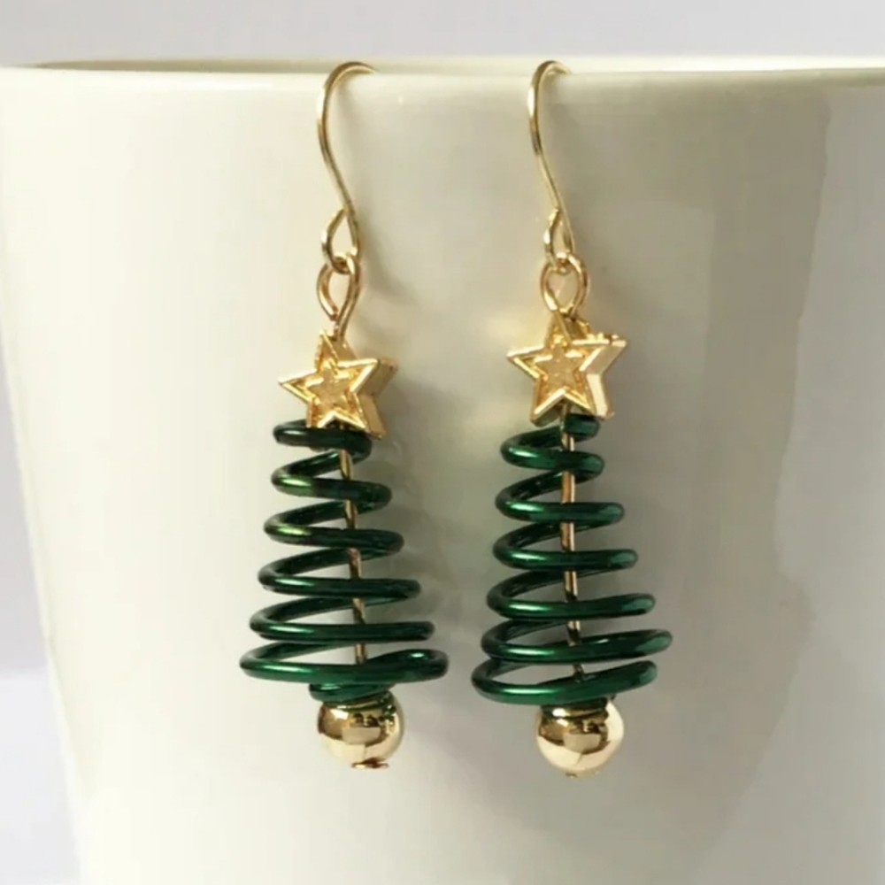 Christmas Tree Earrings 🎄 - Picture 2 of 9
